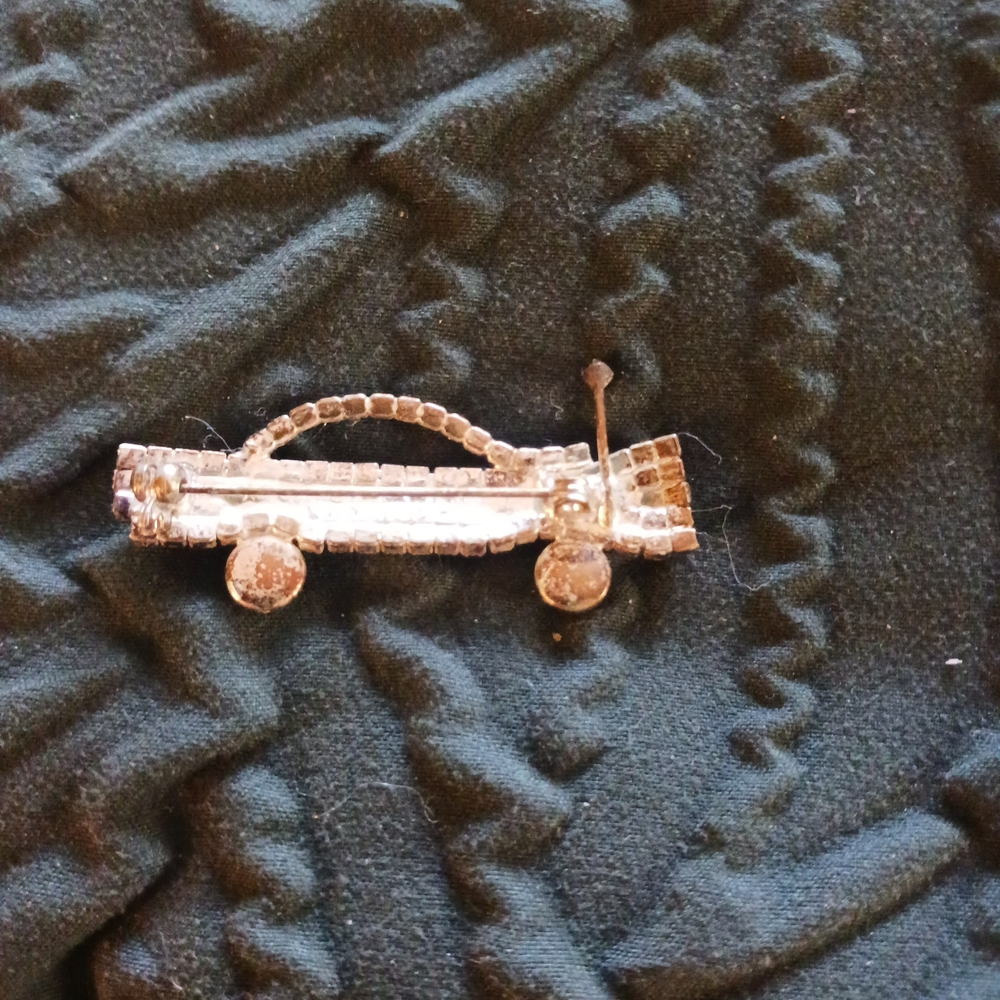 Elegant Pink Car Brooch with Pearls - Picture 2 of 2
